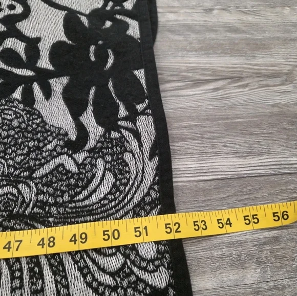 Marc New York Andrew Marc Black Gray Floral Knit Poncho Cape Wrap One Size - Picture 9 of 9